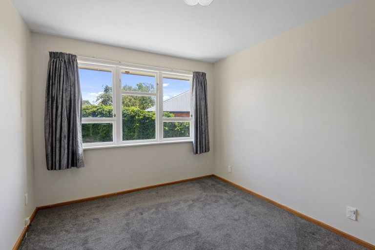 Photo of property in 52 Lambeth Crescent, Redwood, Christchurch, 8051