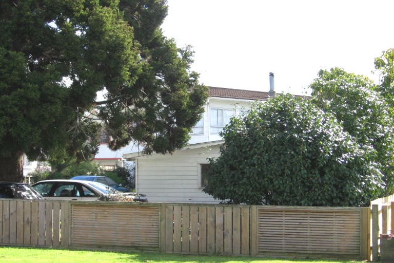 Photo of property in 10 Waipani Road, Te Atatu Peninsula, Auckland, 0610