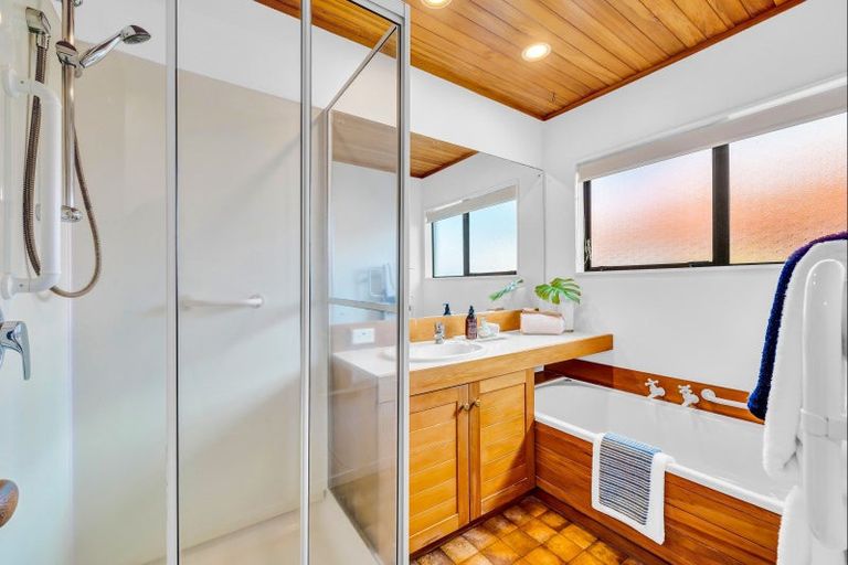 Photo of property in 1a Kowhatu Road, One Tree Hill, Auckland, 1061