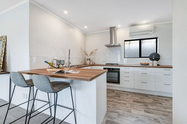 Photo of property in 12a Eagle Place, Red Beach, 0932