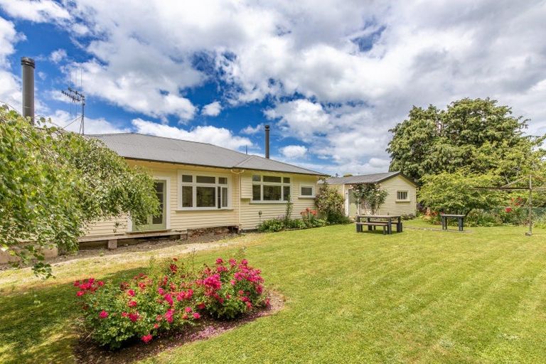 Photo of property in 36 Riverdale Road, Dannevirke, 4930