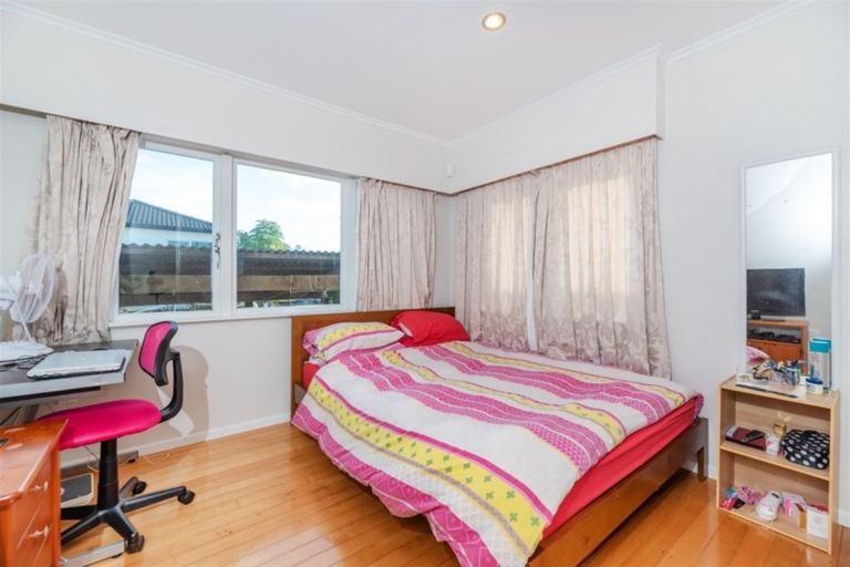Photo of property in 9 Stephen Avenue, Henderson, Auckland, 0610
