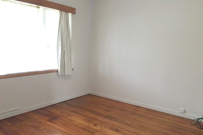 Photo of property in 11 Hutchinson Avenue, New Lynn, Auckland, 0600