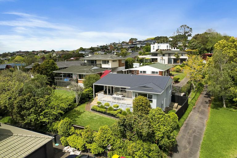 Photo of property in 2/16 Castleton Drive, Howick, Auckland, 2014