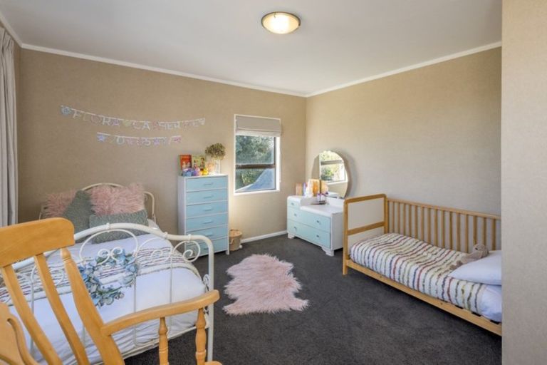 Photo of property in 18 Regal Street, Levin, 5510