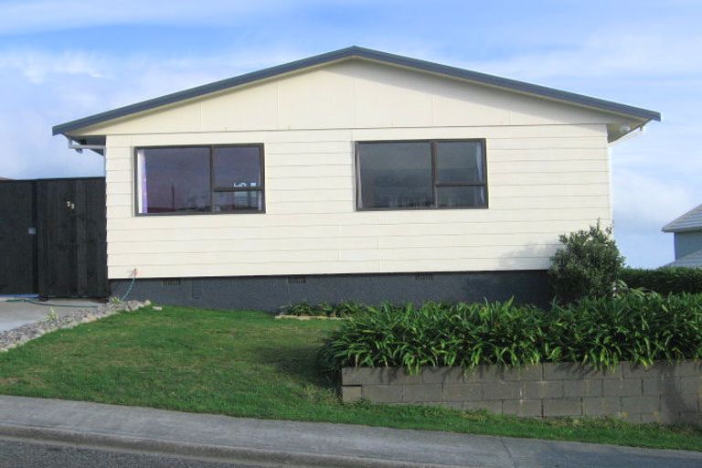 Photo of property in 22 Sunhaven Drive, Newlands, Wellington, 6037