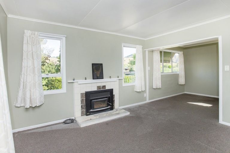 Photo of property in 18 Library Road, Te Karaka, 4022