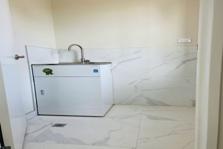 Photo of property in 82a Eversleigh Road, Belmont, Auckland, 0622