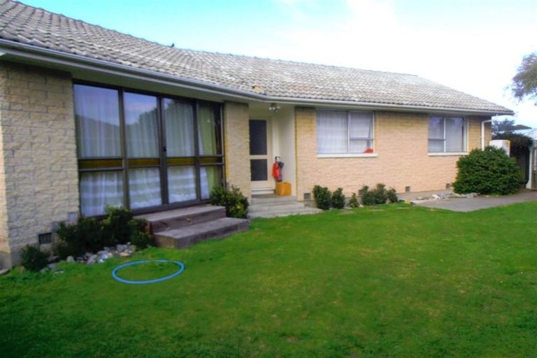 Photo of property in 18 Oakley Crescent, Hornby, Christchurch, 8042