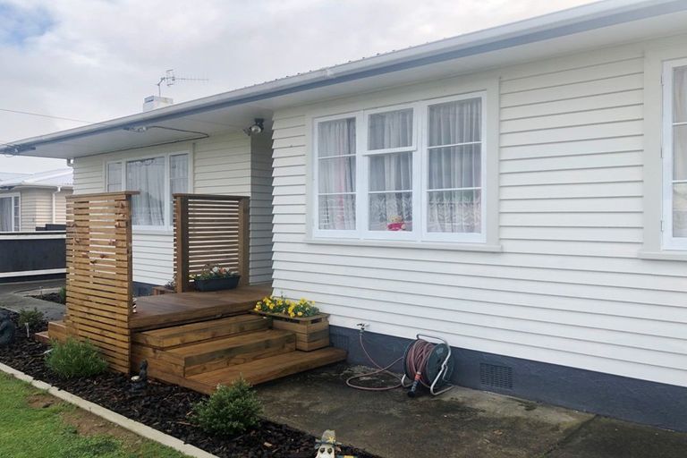 Photo of property in 21 Bledisloe Street, Levin, 5510