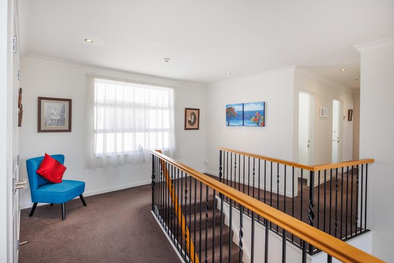 Photo of property in 27 Ruapehu Drive, Fitzherbert, Palmerston North, 4410