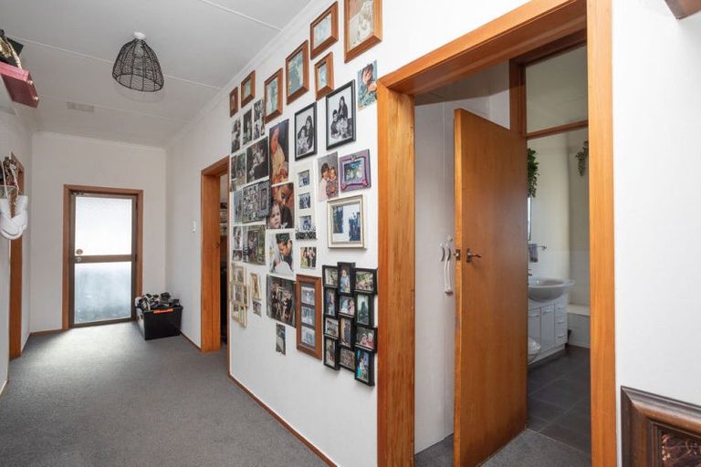 Photo of property in 11 Smith Street, Dannevirke, 4930