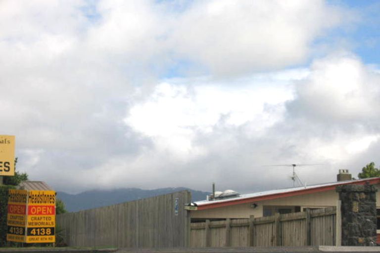 Photo of property in 4138a Great North Road, Glendene, Auckland, 0602