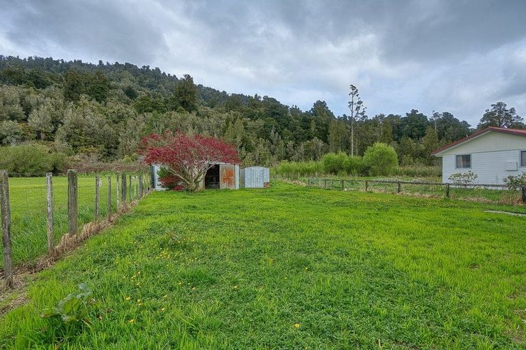 Photo of property in 43 Main Road, Harihari, 7884