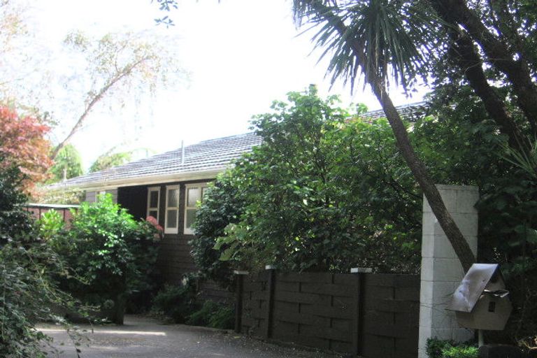 Photo of property in 2 Cardigan Way, Wilton, Wellington, 6012