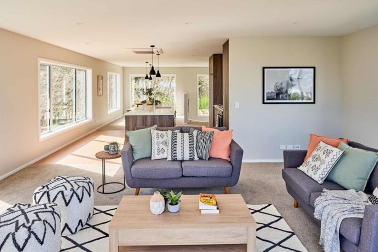 Photo of property in 36 Domett Street, Newlands, Wellington, 6037