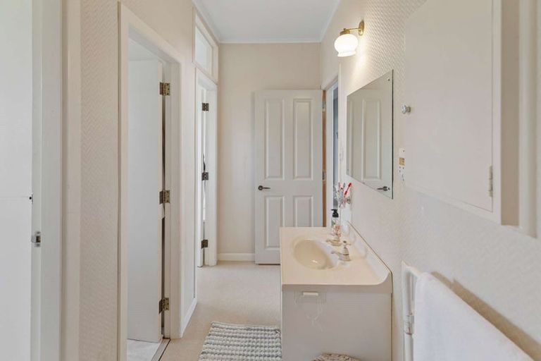 Photo of property in 8 Feltham Street, Hunterville, 4730