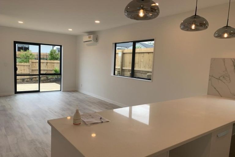 Photo of property in 115 Tiriwa Drive, Massey, Auckland, 0614