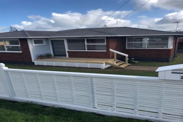 Photo of property in 38 Wallace Road, Mangere Bridge, Auckland, 2022