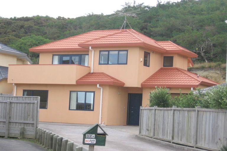 Photo of property in 32 Bowes Crescent, Strathmore Park, Wellington, 6022