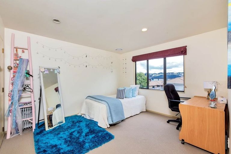 Photo of property in 1/4 Buncrana Place, Pinehill, Auckland, 0632