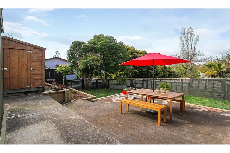 Photo of property in 1/219 Rangatira Road, Beach Haven, Auckland, 0626