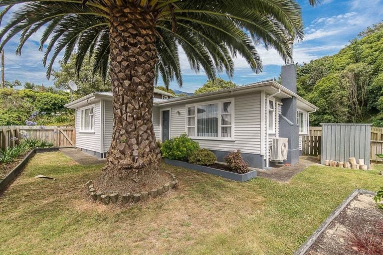 Photo of property in 245 Main Road, Tawa, Wellington, 5028