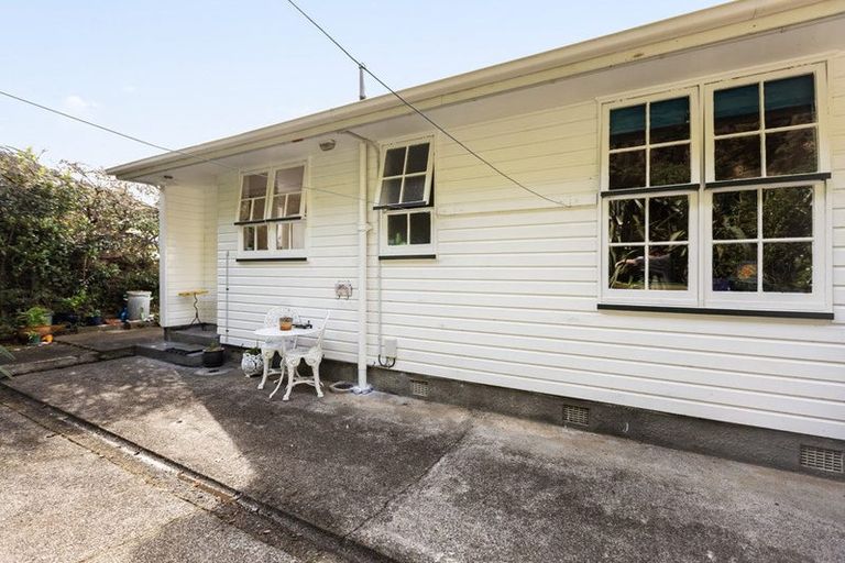 Photo of property in Regency Flats, 6/29-45 Miramar North Road, Miramar, Wellington, 6022