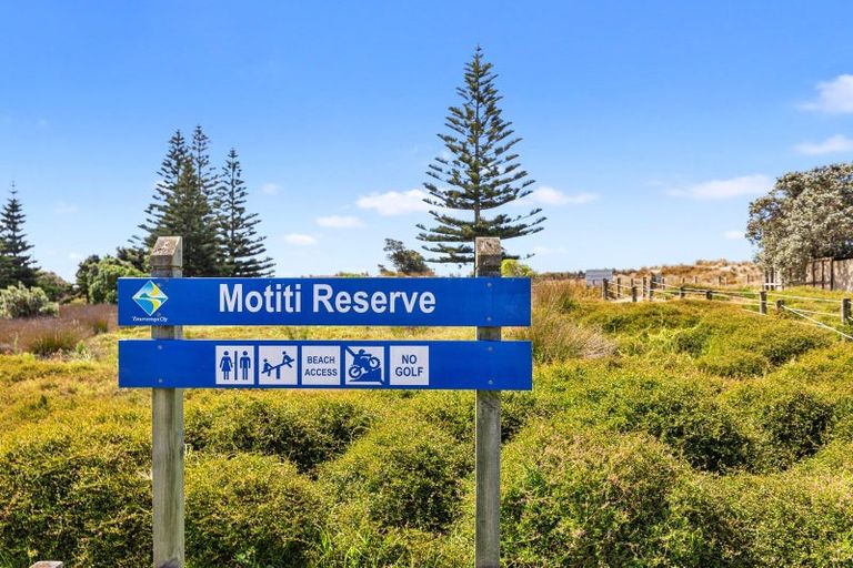 Photo of property in 22 Karewa Parade, Papamoa Beach, Papamoa, 3118