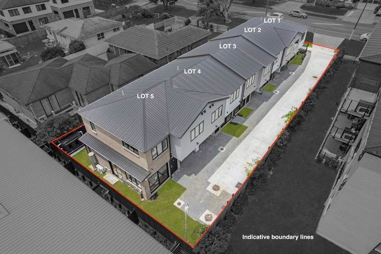 Photo of property in 525a Massey Road, Mangere, Auckland, 2022