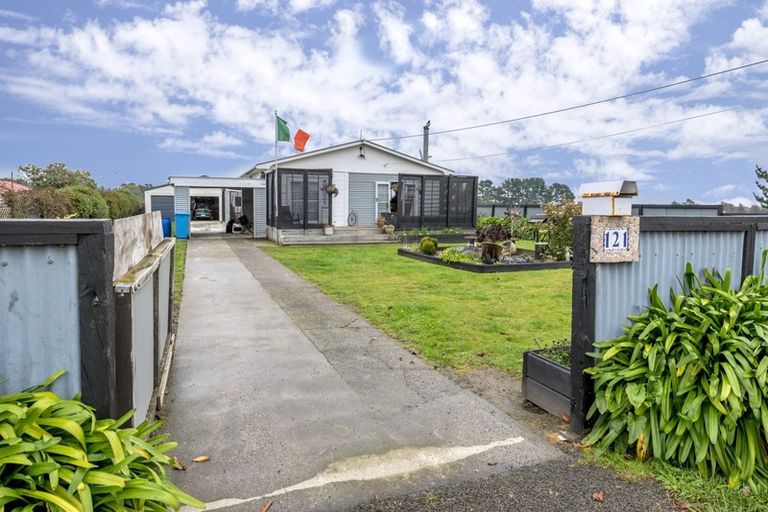 Photo of property in 121 Hokio Beach Road, Levin, 5510