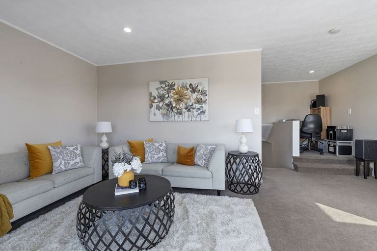 Photo of property in 1/5 Masterton Road, Rothesay Bay, Auckland, 0630