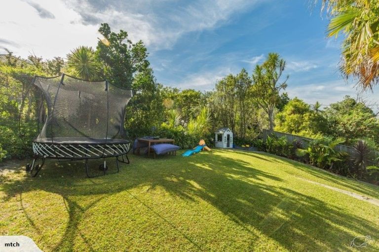 Photo of property in 1/39 Seaton Road, Murrays Bay, Auckland, 0630