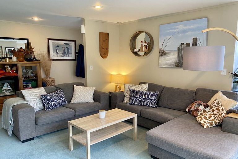 Photo of property in 21 Angel Way, Stanmore Bay, Whangaparaoa, 0932