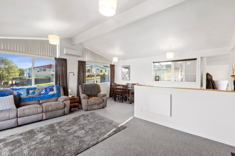 Photo of property in 105 Awanui Street, Merrilands, New Plymouth, 4312
