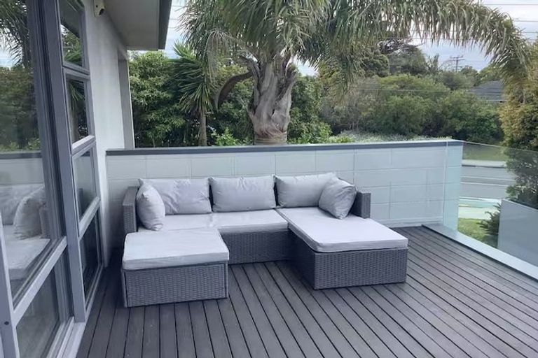 Photo of property in 100a Lake Road, Northcote, Auckland, 0627
