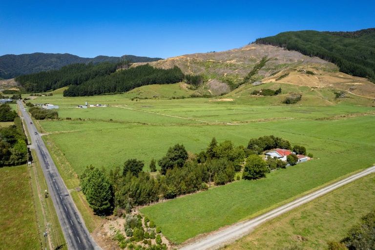 Photo of property in 1406 Queen Charlotte Drive, Linkwater, Picton, 7281