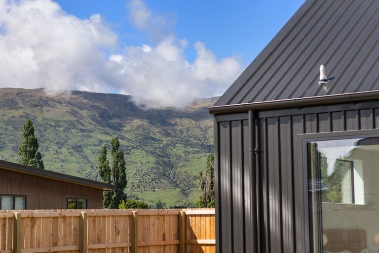 Photo of property in 14 Rubus Street, Wanaka, 9382