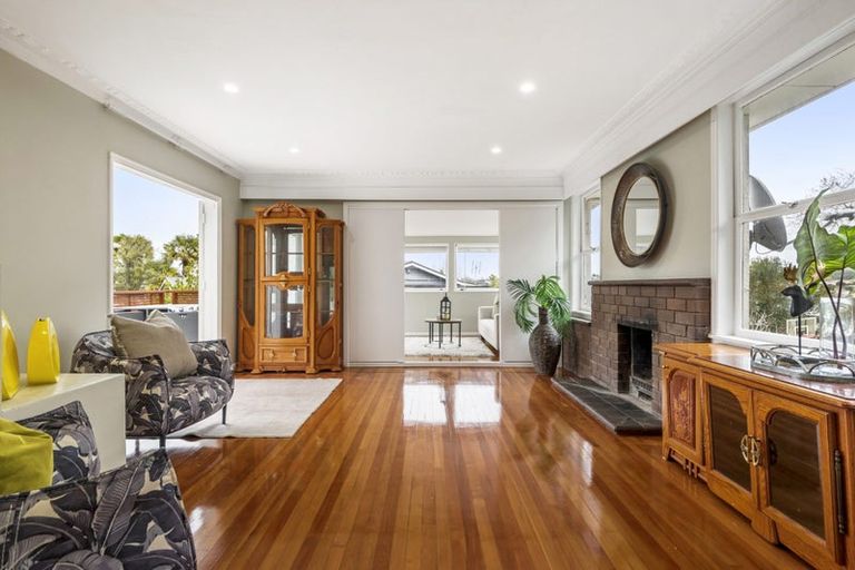 Photo of property in 1/46 Sunnynook Road, Sunnynook, Auckland, 0620