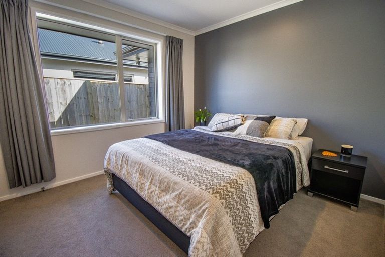 Photo of property in 4 Mediterranean Grove, Fitzherbert, Palmerston North, 4410