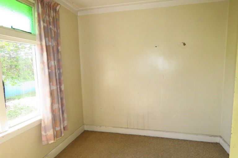 Photo of property in 17 Ives Street, Hector, 7822