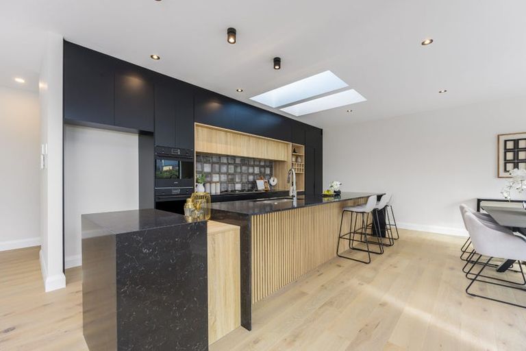 Photo of property in 128 Skulander Crescent, Orewa, 0931