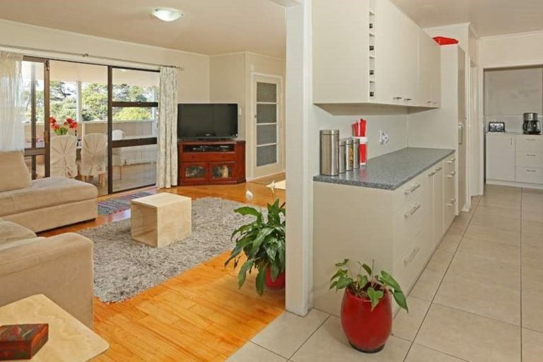 Photo of property in 60 Glendene Avenue, Glendene, Auckland, 0602