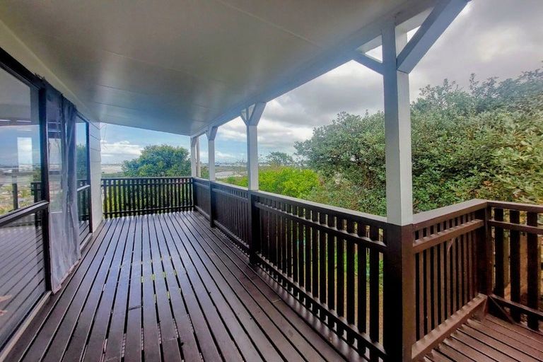 Photo of property in 36 Ellesmere Crescent, Pakuranga Heights, Auckland, 2010