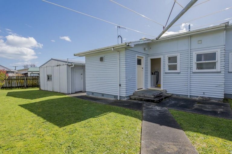 Photo of property in 6 Selwyn Street, Levin, 5510