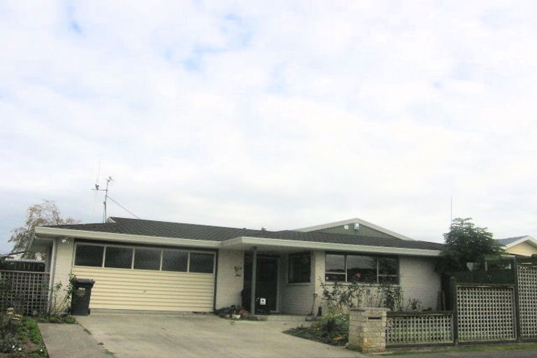Photo of property in 2 Sheraton Grove, Highbury, Palmerston North, 4412