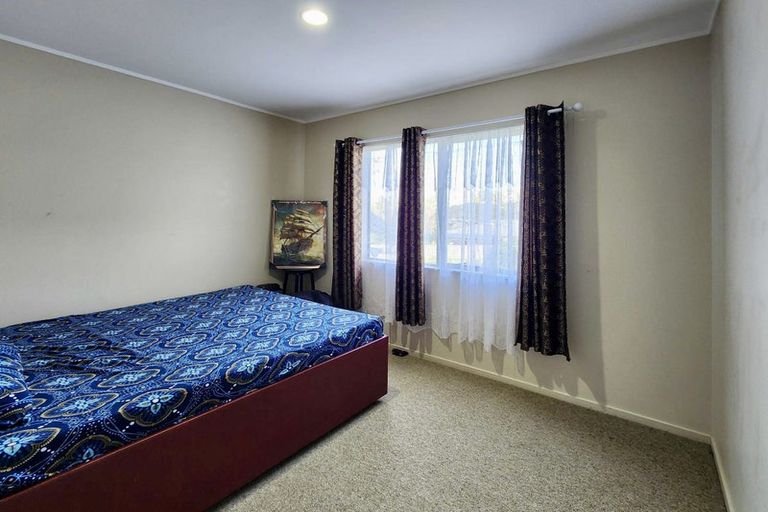 Photo of property in 9 Killygordon Place, Massey, Auckland, 0614