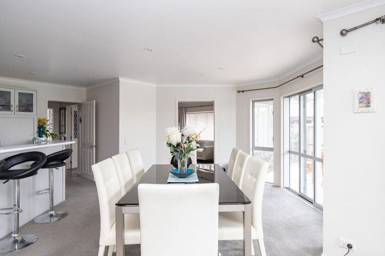 Photo of property in 10 Harris Place, Ngatea, 3503