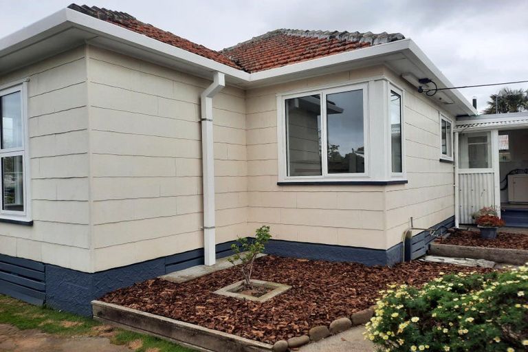 Photo of property in 5 Raleigh Street, Vogeltown, New Plymouth, 4310