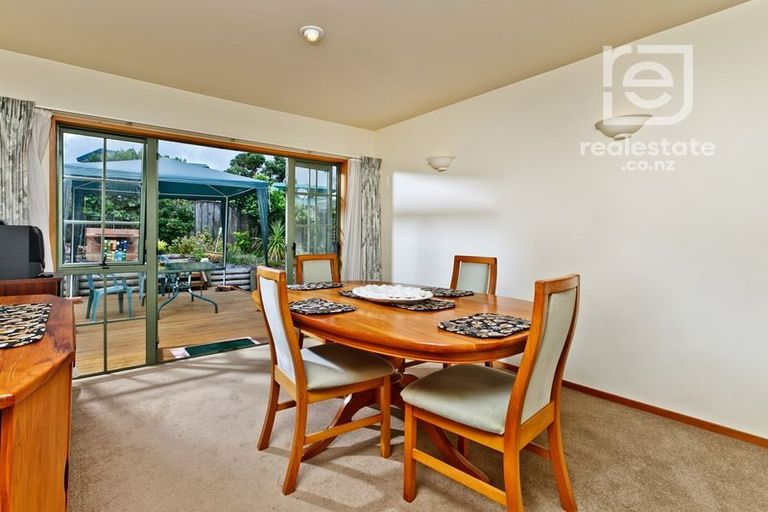 Photo of property in 25 Taroka Close, Pinehill, Auckland, 0632